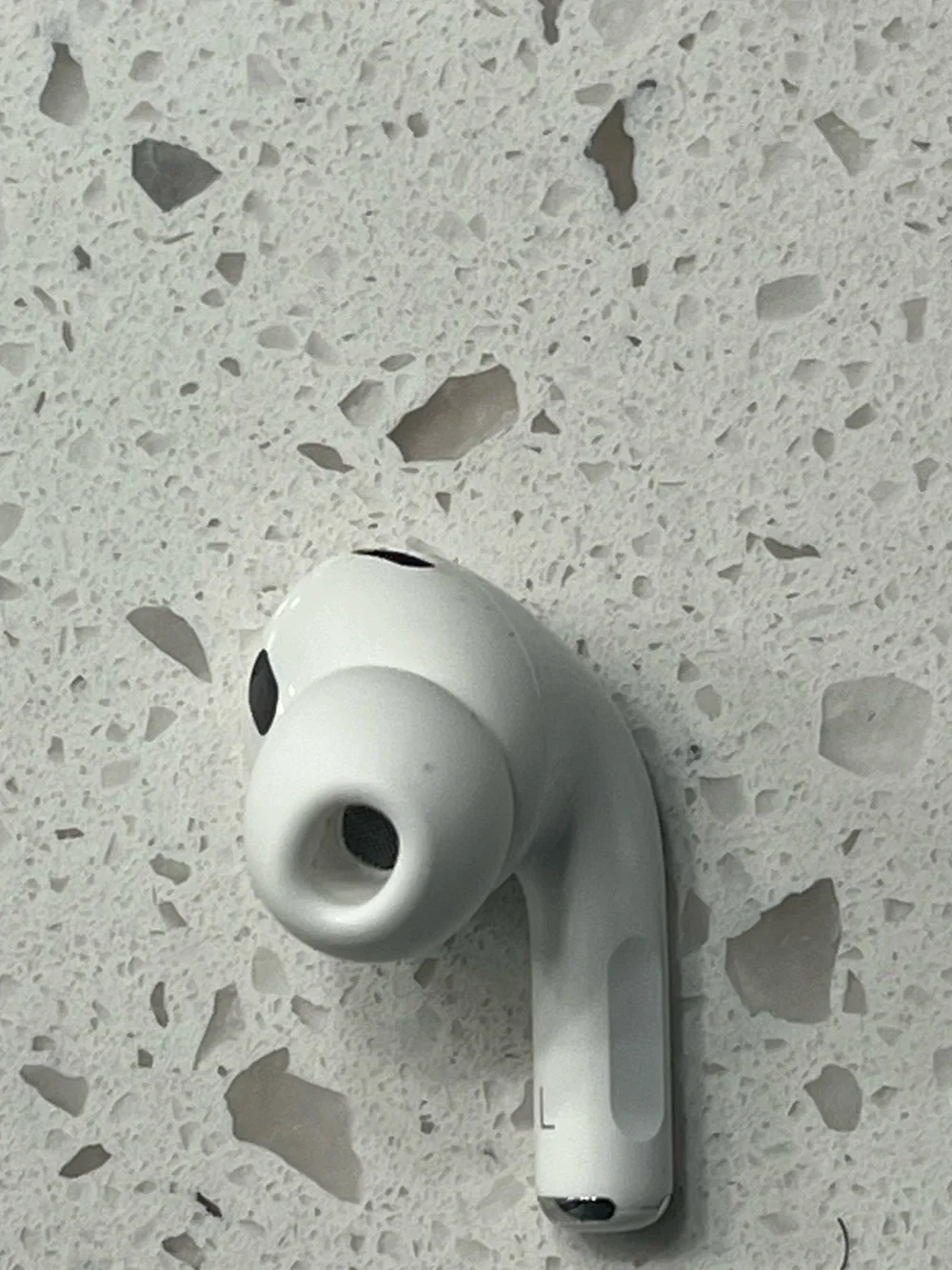 Apple includes airpods